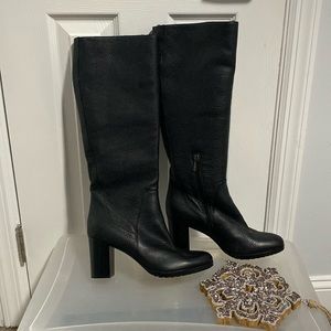 Aquatalia, made in Italy leather and fur lined boots! Narrow calf!